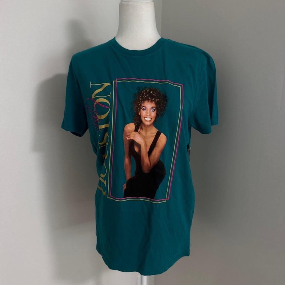 Lee® Whitney Houston Graphic Tee (Size Small) - Picture 2 of 7